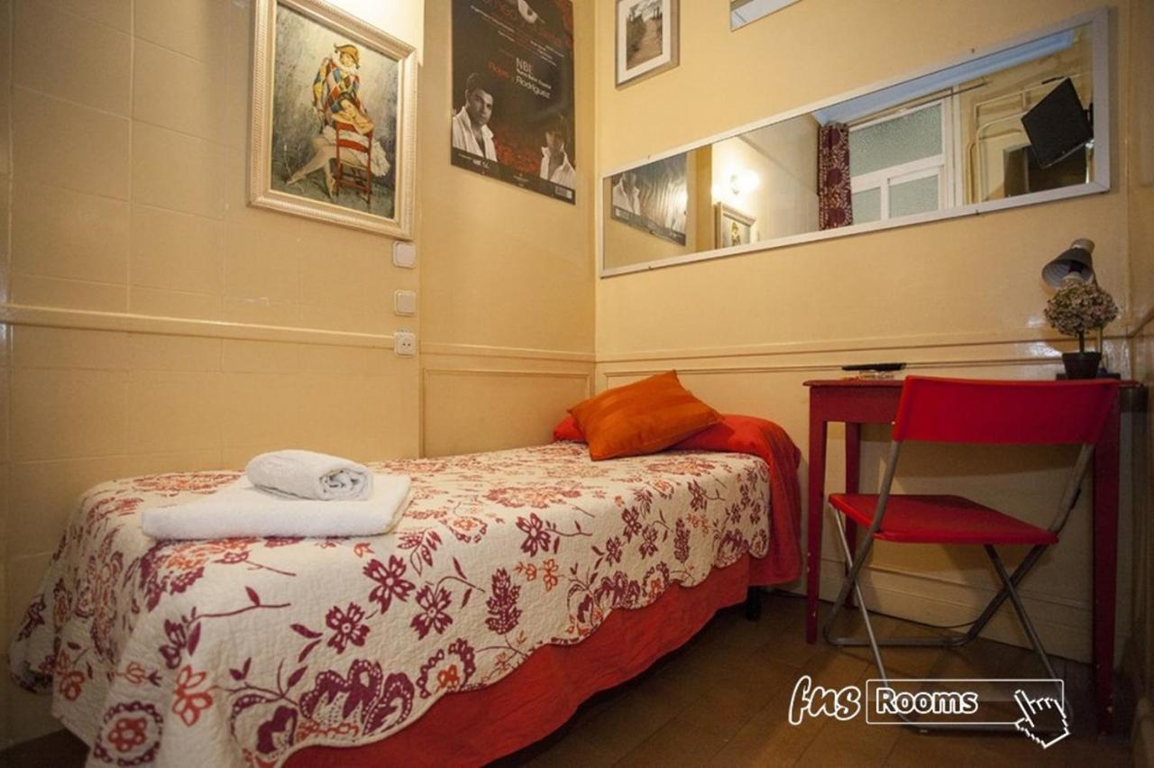 Hostal La Fontana Madrid Exteriör bild